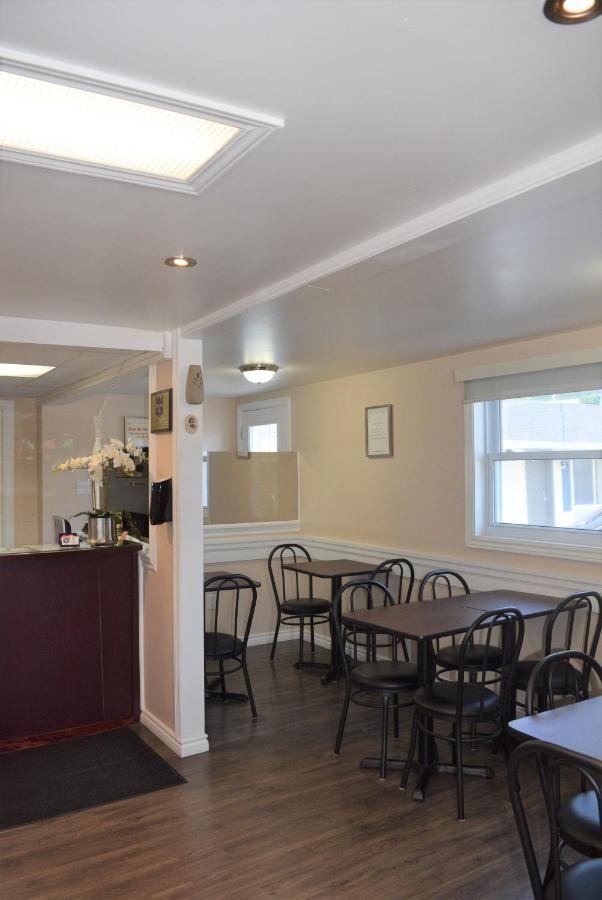 ナイツ イン アーンプライアー On Arnprior エクステリア 写真