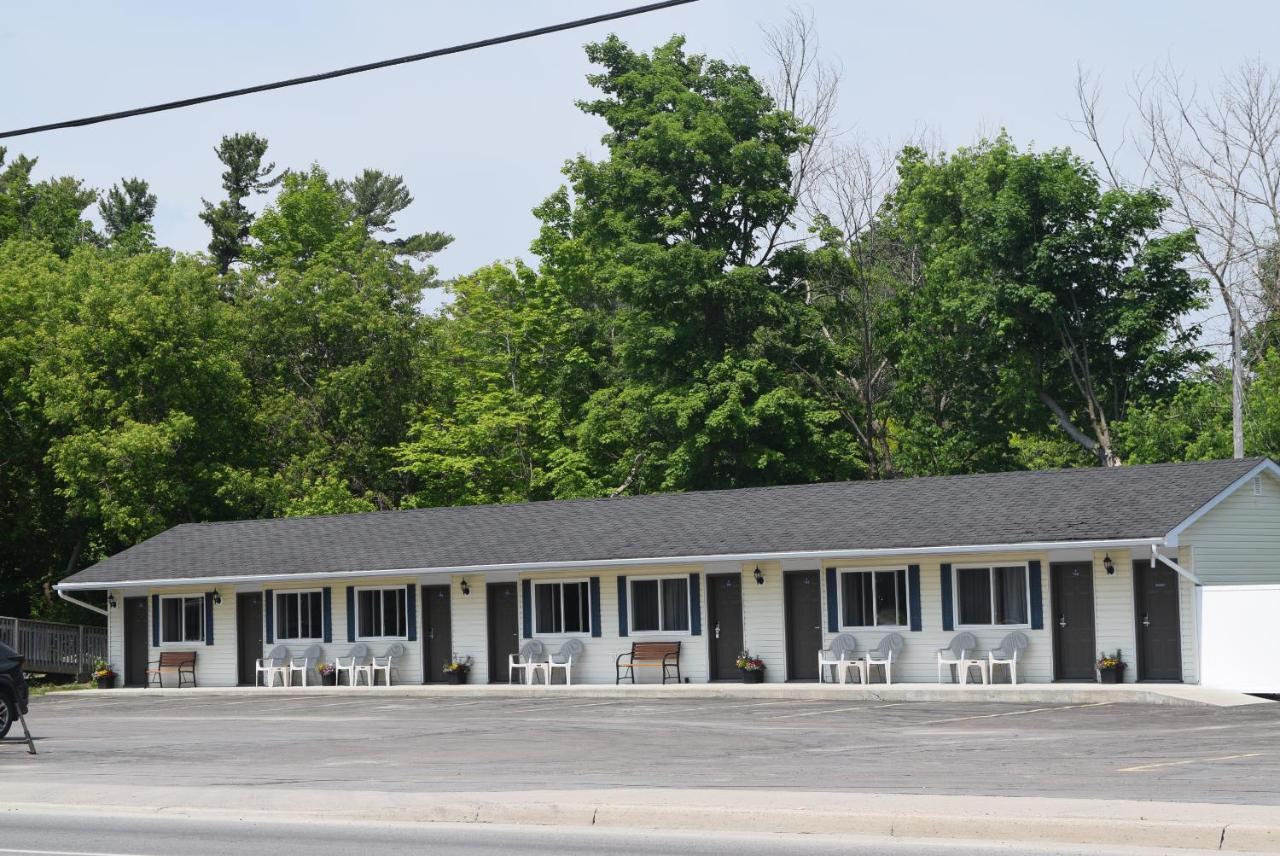 ナイツ イン アーンプライアー On Arnprior エクステリア 写真