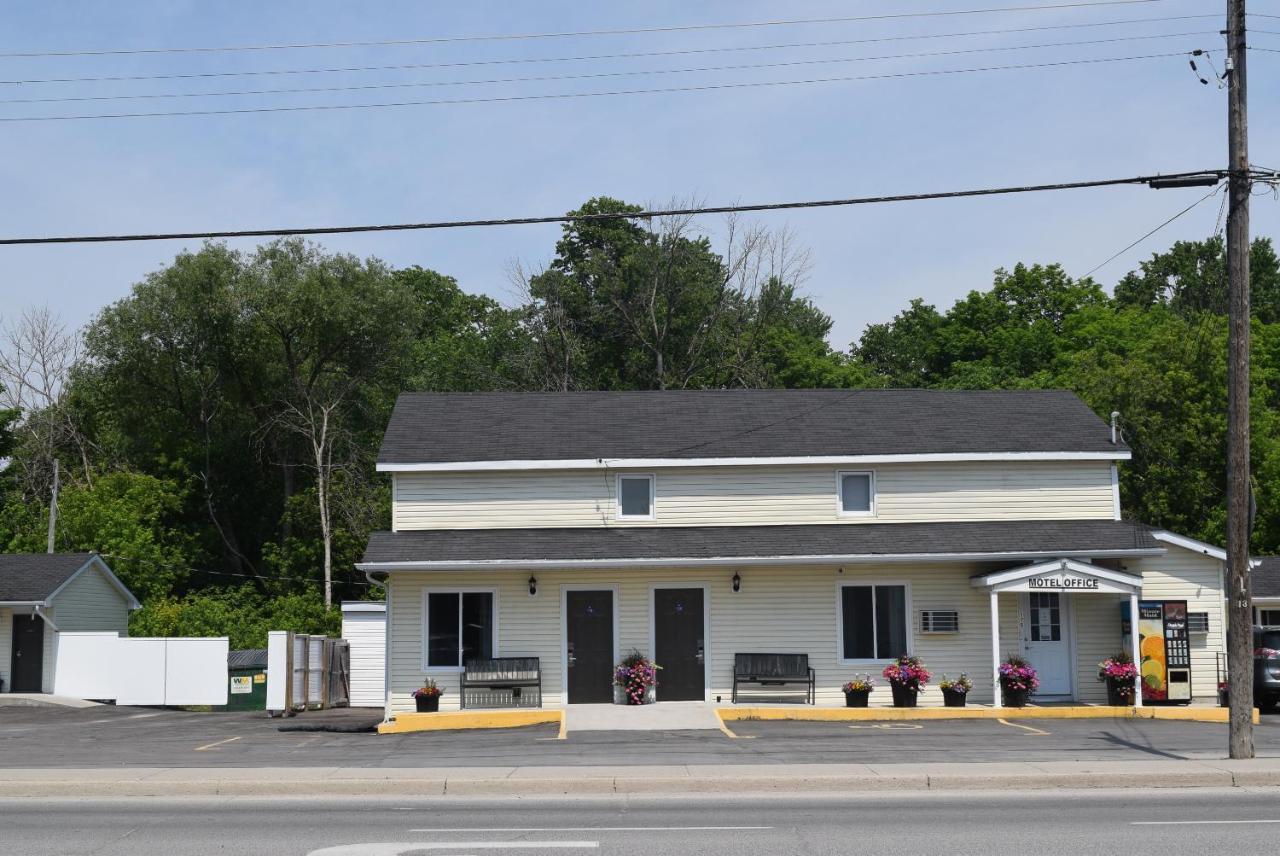 ナイツ イン アーンプライアー On Arnprior エクステリア 写真