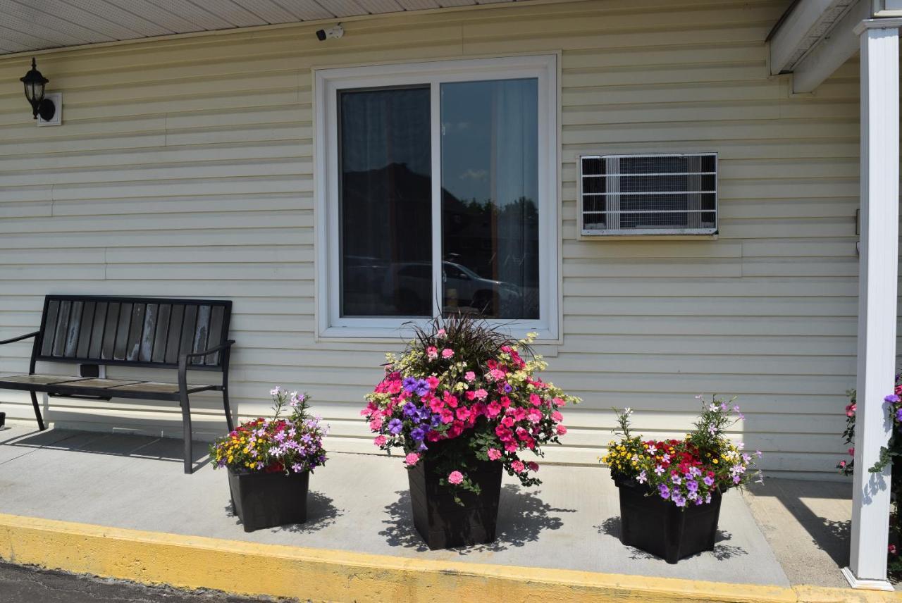 ナイツ イン アーンプライアー On Arnprior エクステリア 写真